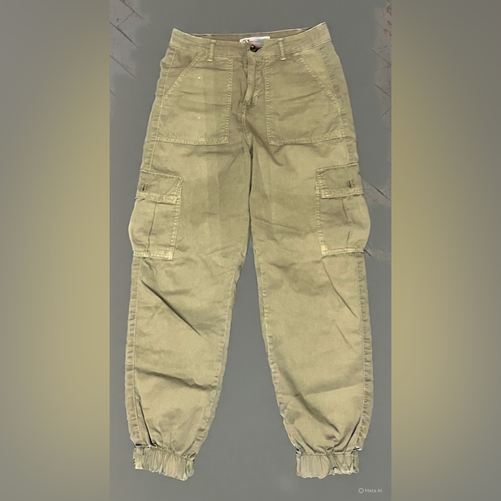 Zara woman's green Cargo Pants